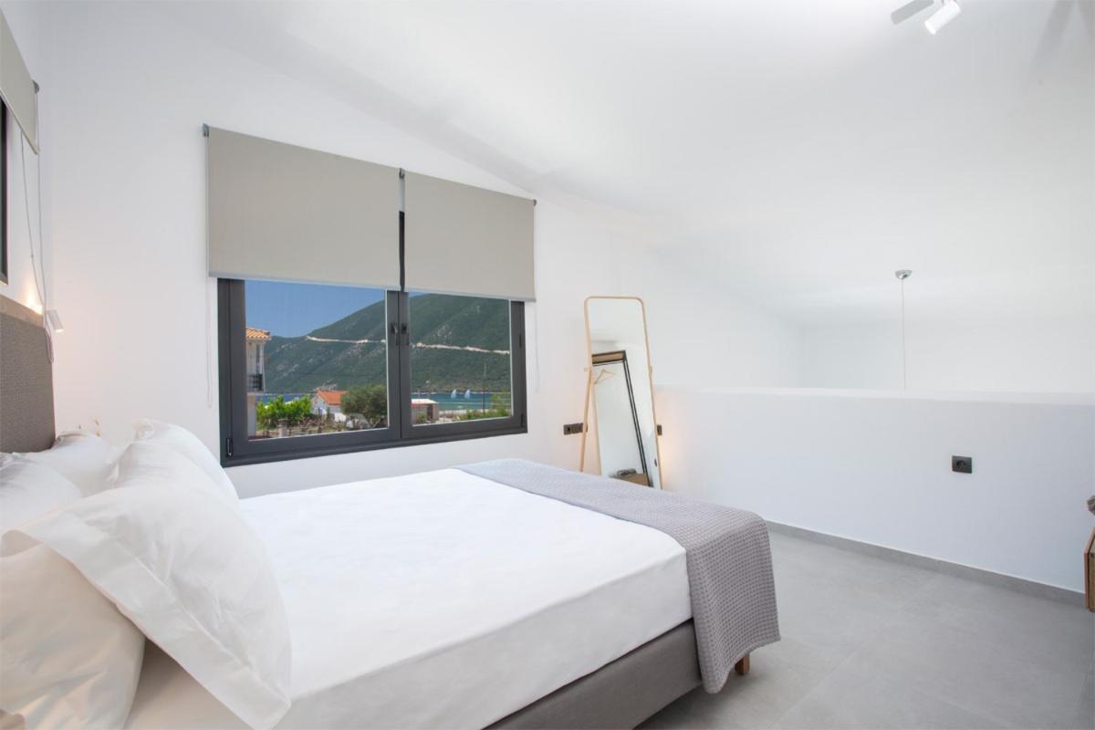 Seascape Villas Vassiliki - Beachfront Villas Exterior foto